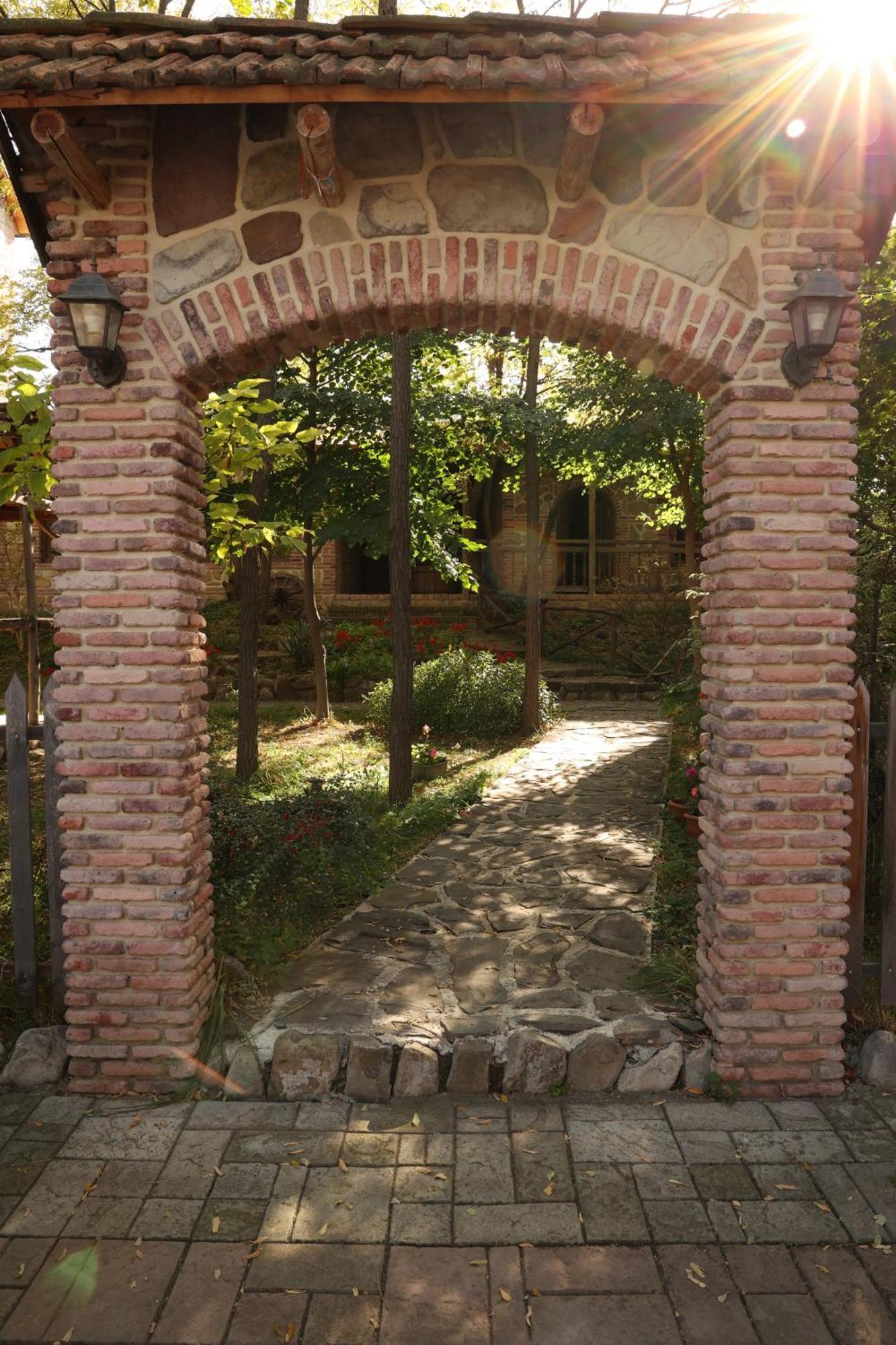 Hotel Iqaltʼo Exterior foto